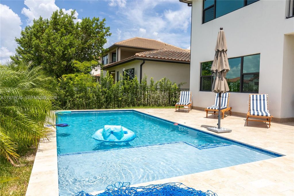 Image 22 of property listing at 11826 SW 13th Ct, Pembroke Pines, FL 33025