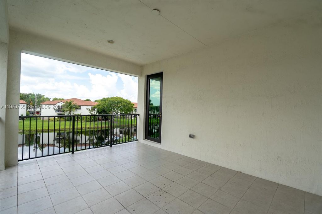 Image 23 of property listing at 11826 SW 13th Ct, Pembroke Pines, FL 33025