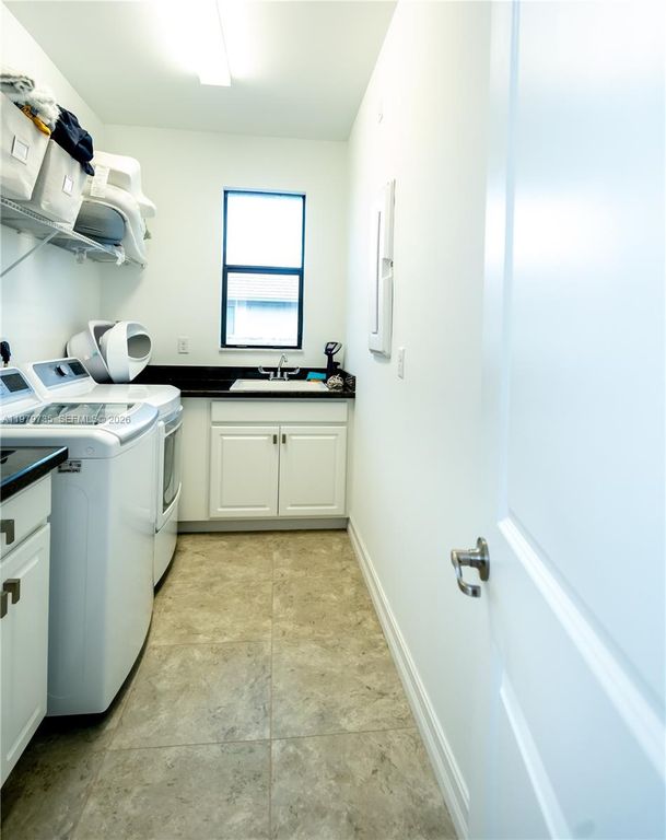 Image 24 of property listing at 11826 SW 13th Ct, Pembroke Pines, FL 33025