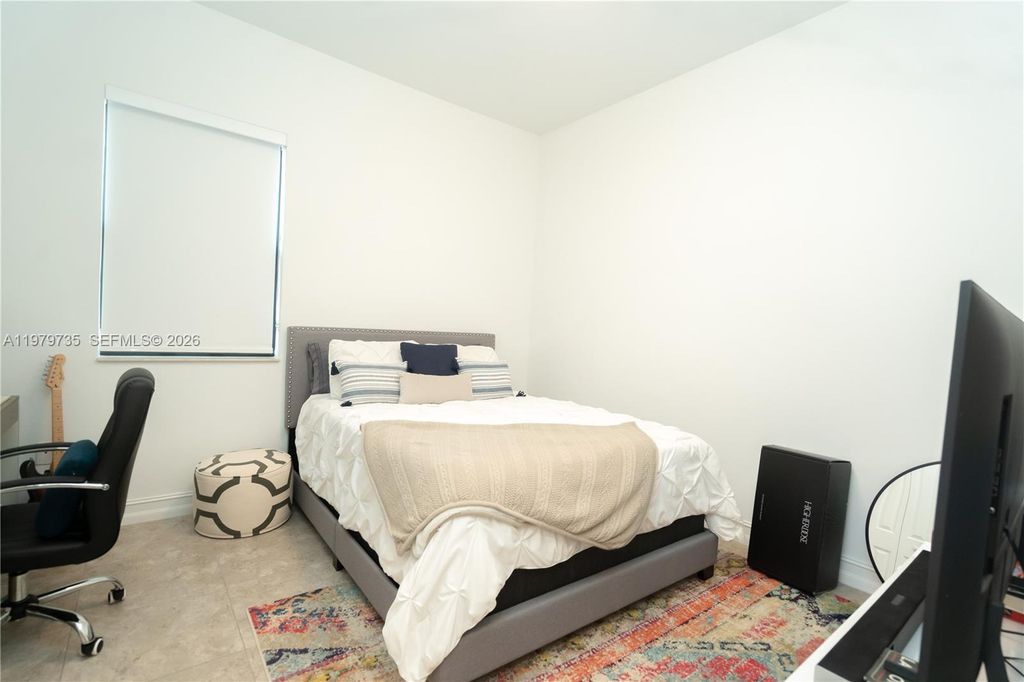 Image 28 of property listing at 11826 SW 13th Ct, Pembroke Pines, FL 33025