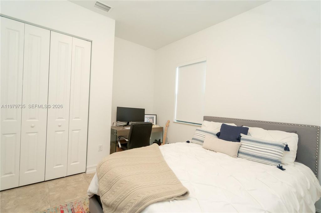 Image 29 of property listing at 11826 SW 13th Ct, Pembroke Pines, FL 33025