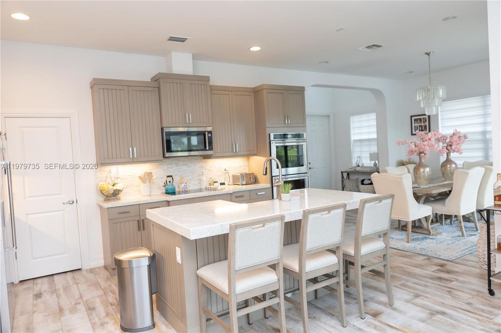 Image 3 of property listing at 11826 SW 13th Ct, Pembroke Pines, FL 33025