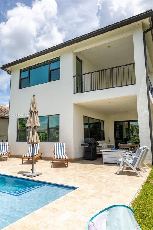 Image 34 of property listing at 11826 SW 13th Ct, Pembroke Pines, FL 33025