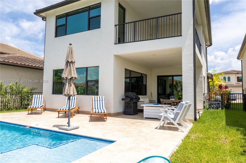 Image 35 of property listing at 11826 SW 13th Ct, Pembroke Pines, FL 33025