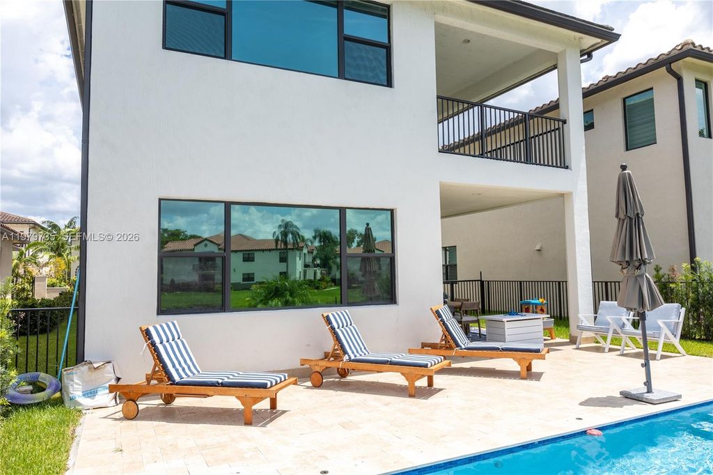 Image 37 of property listing at 11826 SW 13th Ct, Pembroke Pines, FL 33025