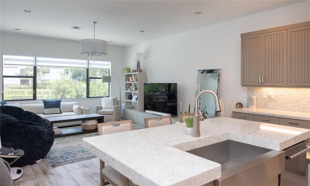 Image 41 of property listing at 11826 SW 13th Ct, Pembroke Pines, FL 33025