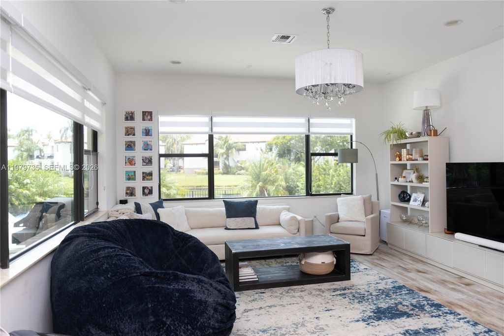 Image 42 of property listing at 11826 SW 13th Ct, Pembroke Pines, FL 33025