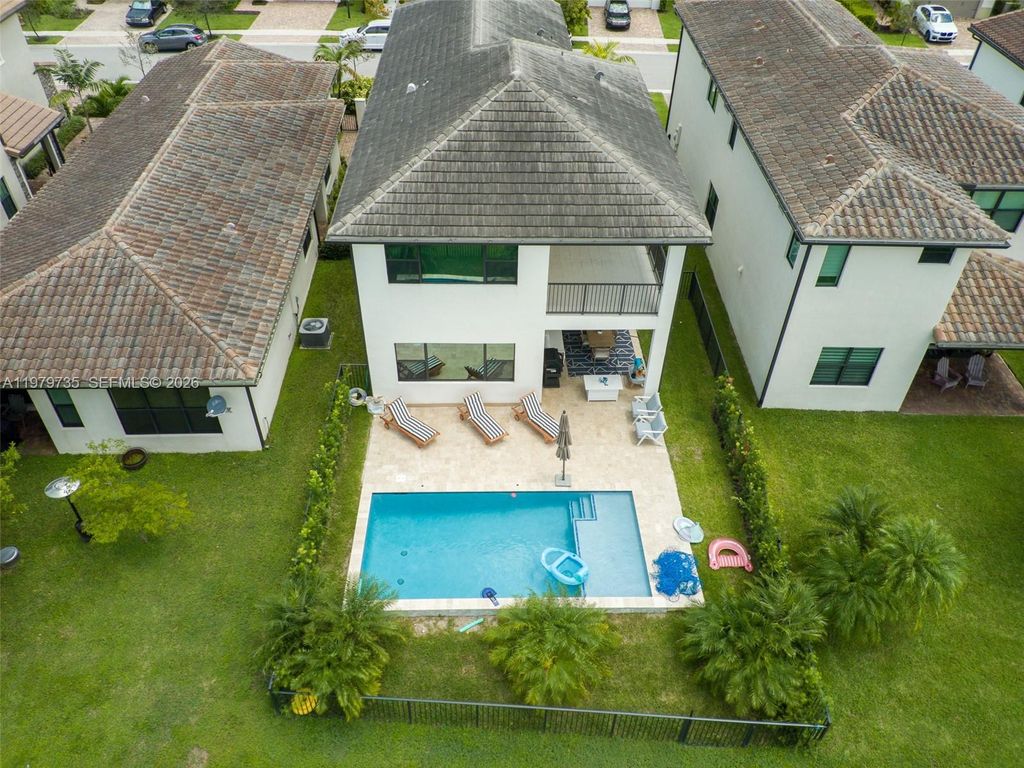 Image 49 of property listing at 11826 SW 13th Ct, Pembroke Pines, FL 33025