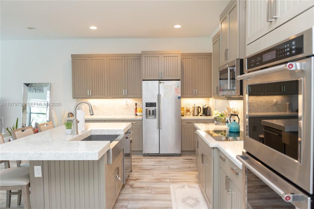 Image 5 of property listing at 11826 SW 13th Ct, Pembroke Pines, FL 33025