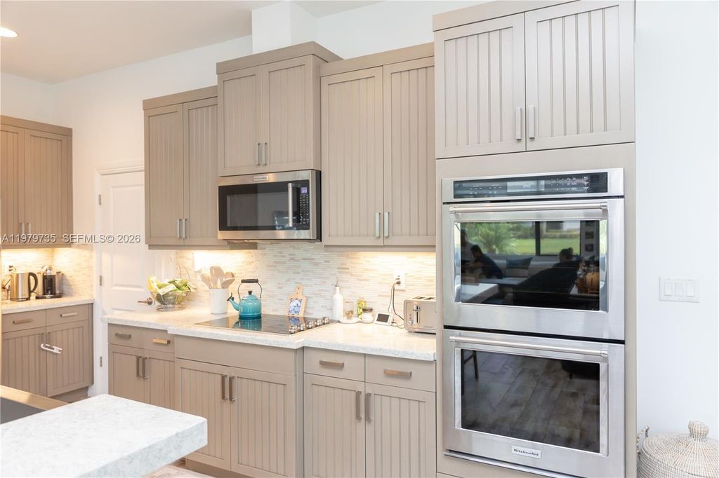 Image 8 of property listing at 11826 SW 13th Ct, Pembroke Pines, FL 33025