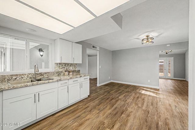 8861 W WELDON Avenue, Phoenix, AZ 85037