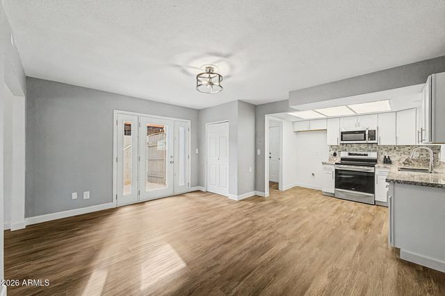 8861 W WELDON Avenue, Phoenix, AZ 85037