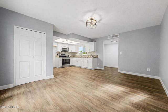 8861 W WELDON Avenue, Phoenix, AZ 85037