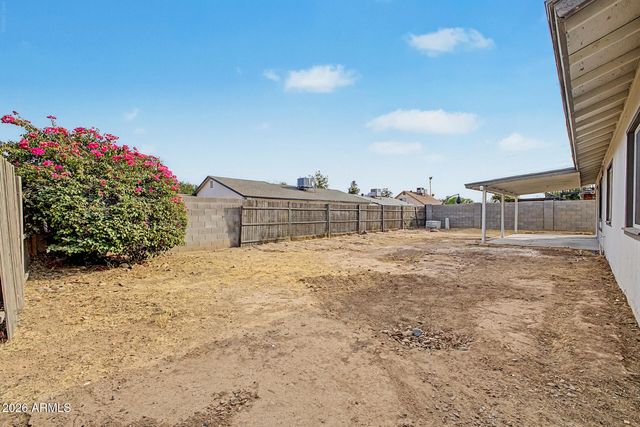 8861 W WELDON Avenue, Phoenix, AZ 85037