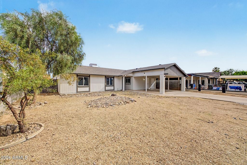 8861 W WELDON Avenue, Phoenix, AZ 85037 — photo 4