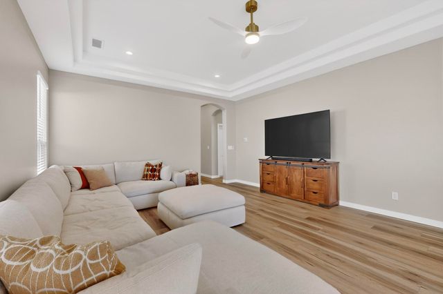 6404 Red Falcon Drive NE, Rio Rancho, NM 87144