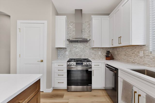 6404 Red Falcon Drive NE, Rio Rancho, NM 87144