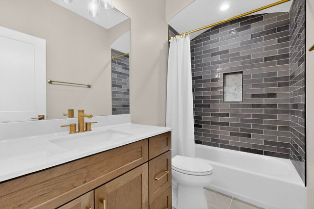 6404 Red Falcon Drive NE, Rio Rancho, NM 87144