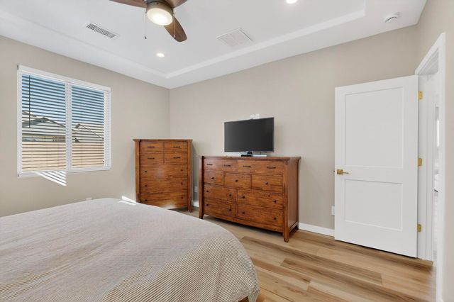 6404 Red Falcon Drive NE, Rio Rancho, NM 87144