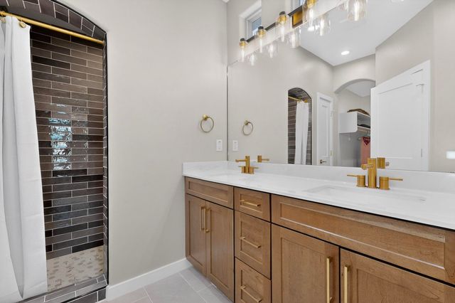 6404 Red Falcon Drive NE, Rio Rancho, NM 87144