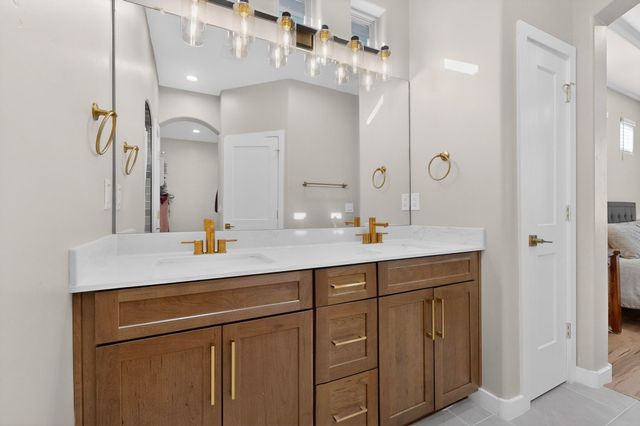 6404 Red Falcon Drive NE, Rio Rancho, NM 87144