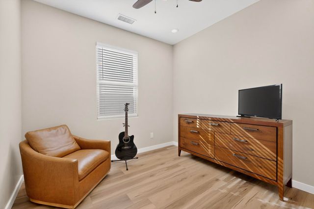 6404 Red Falcon Drive NE, Rio Rancho, NM 87144