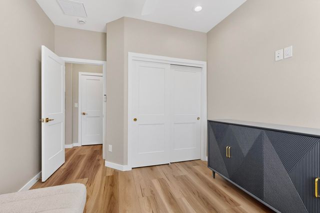 6404 Red Falcon Drive NE, Rio Rancho, NM 87144