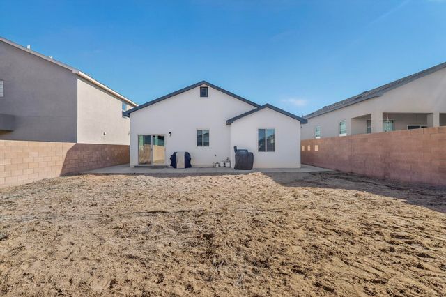 6404 Red Falcon Drive NE, Rio Rancho, NM 87144