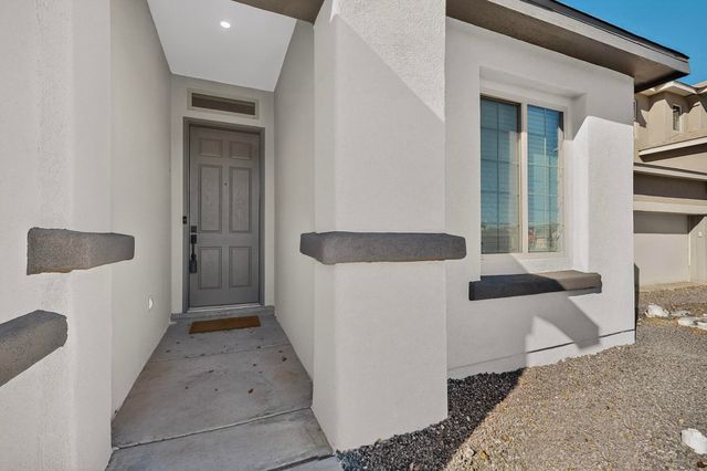 6404 Red Falcon Drive NE, Rio Rancho, NM 87144