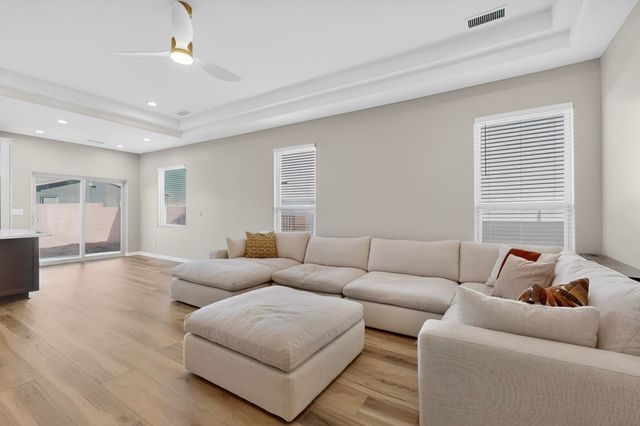 6404 Red Falcon Drive NE, Rio Rancho, NM 87144