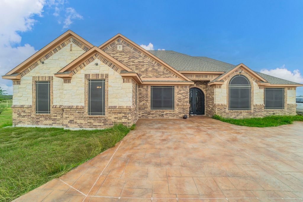 1019 Gin Road, Ennis, TX 75119