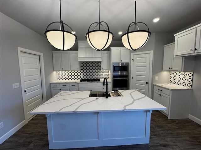 1300 Lighthorsemen Way, Choctaw, OK 73020