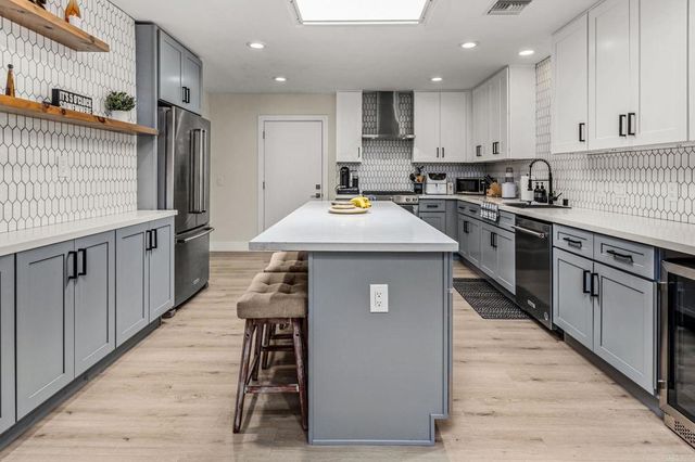 3851 Curtis Street, San Diego, CA 92110