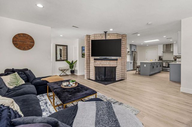 3851 Curtis Street, San Diego, CA 92110