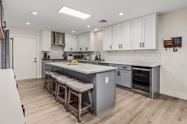 3851 Curtis Street, San Diego, CA 92110