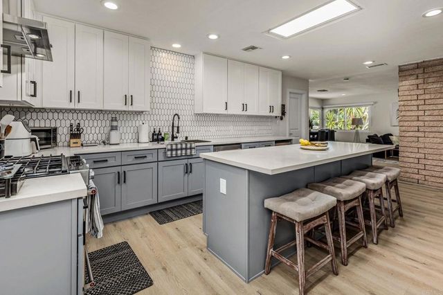 3851 Curtis Street, San Diego, CA 92110