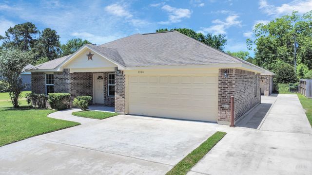 1324 S Johnson Street, Alvin, TX 77511