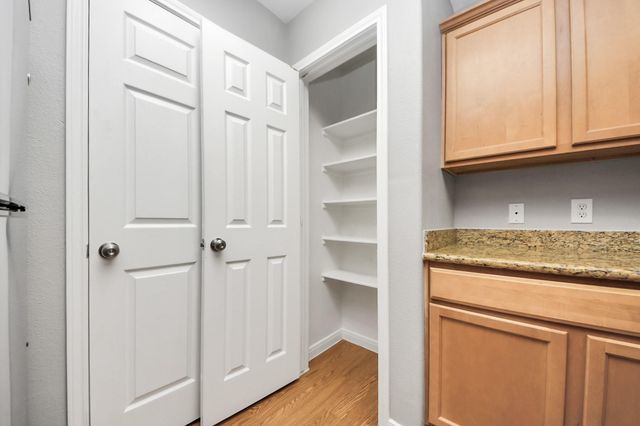 1324 S Johnson Street, Alvin, TX 77511