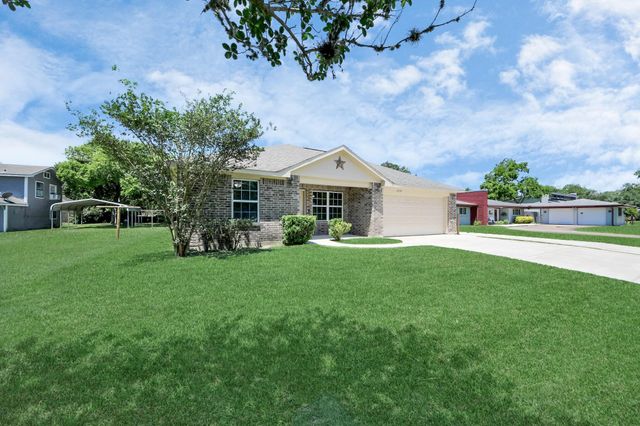 1324 S Johnson Street, Alvin, TX 77511