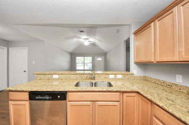 1324 S Johnson Street, Alvin, TX 77511