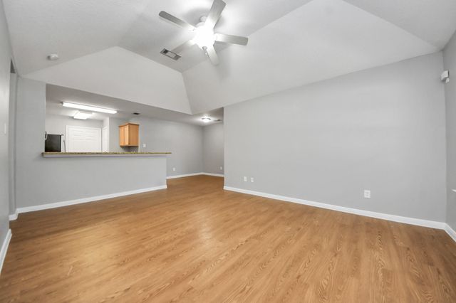 1324 S Johnson Street, Alvin, TX 77511