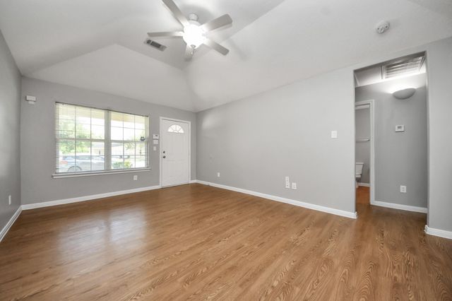 1324 S Johnson Street, Alvin, TX 77511