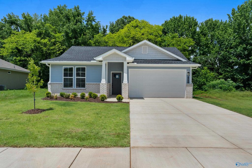 131 Plum Tree Lane, Hazel Green, AL 35750