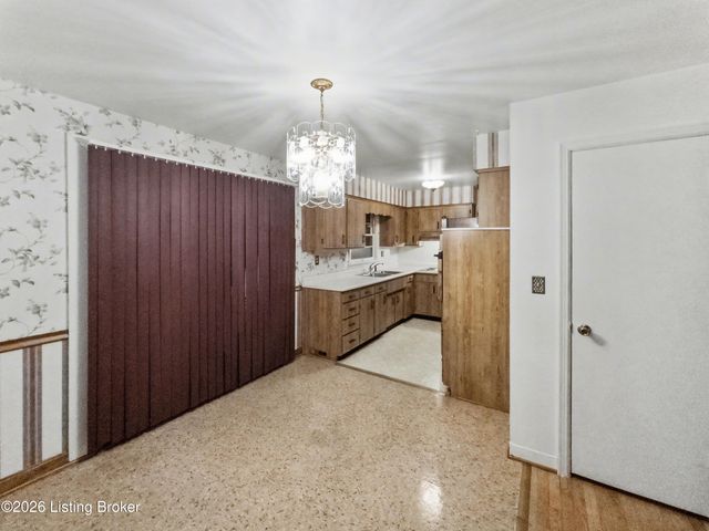 8200 Joyce Dr, Louisville, KY 40219