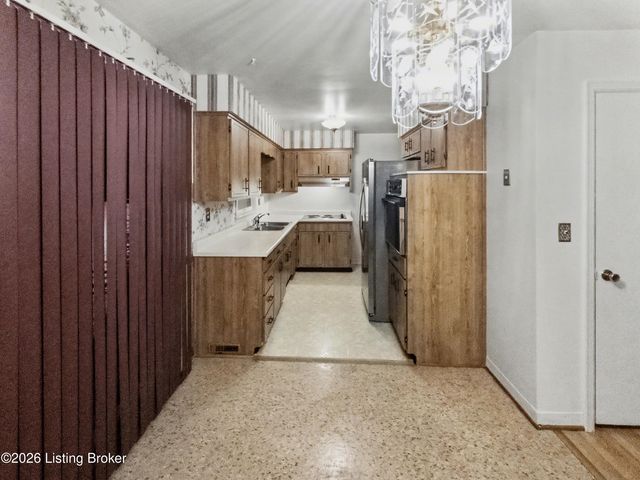 8200 Joyce Dr, Louisville, KY 40219