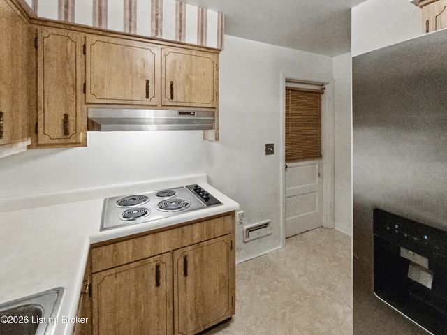 8200 Joyce Dr, Louisville, KY 40219