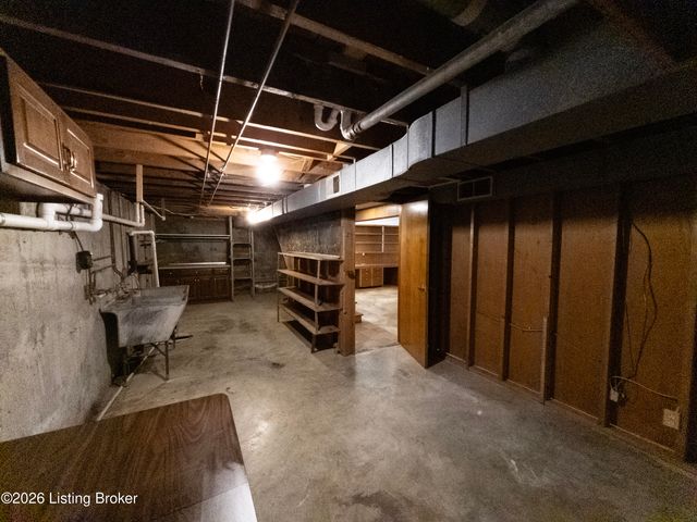 8200 Joyce Dr, Louisville, KY 40219