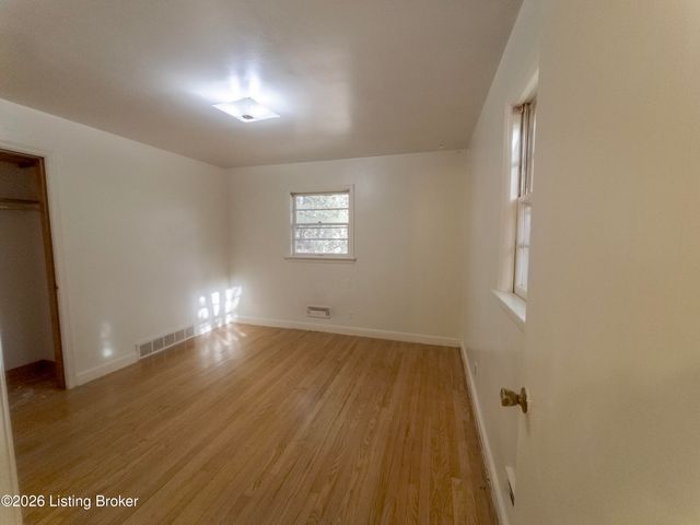 8200 Joyce Dr, Louisville, KY 40219