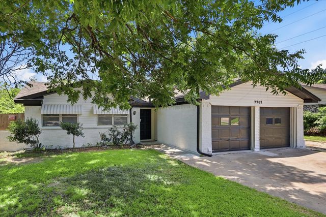 2202 E Mitchell Street, Arlington, TX 76010