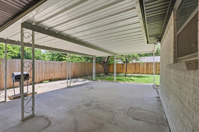 2202 E Mitchell Street, Arlington, TX 76010